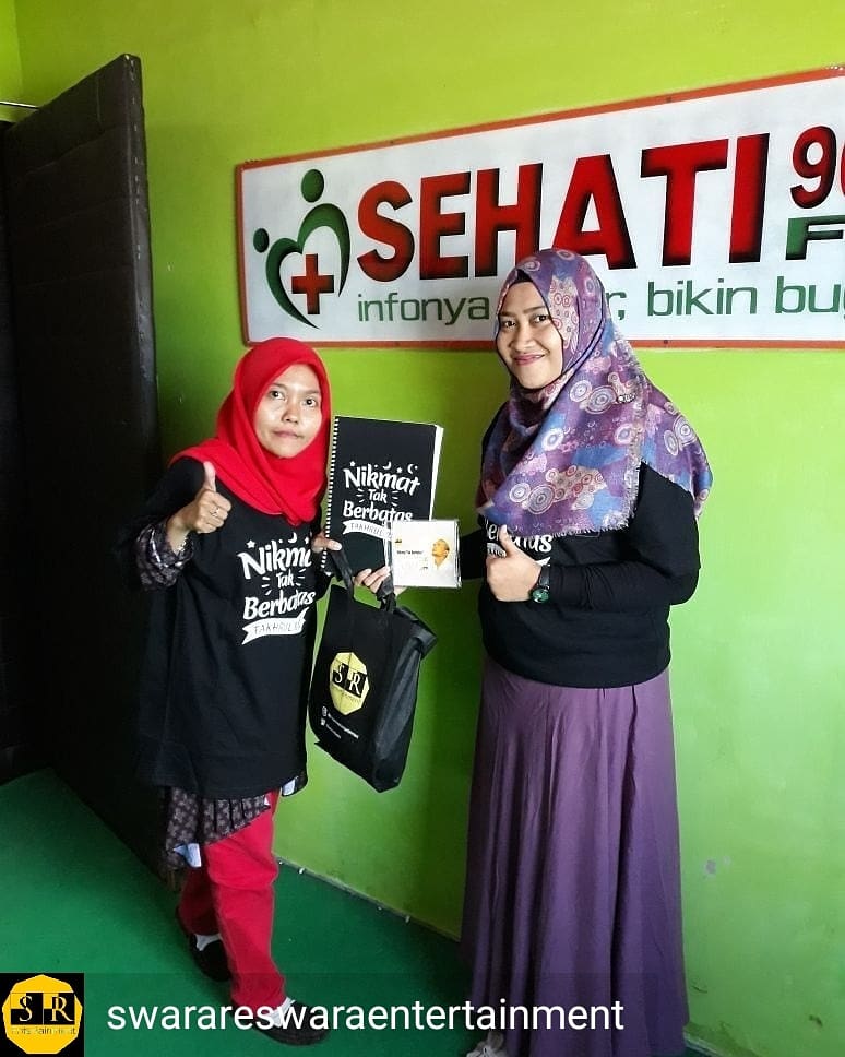 swarareswara's tweet photo. Thanks @radiosehatifm dan Rianis Puspa atas supportnya❤dengan di putarnya single religi Nikmat Tak Berbatas by @FakhrulRaz1.tiap hari playing... good👍👍👍
#swarareswaraentertainment
#nikmattakberbatas https://t.co/QEbMK7UAh5