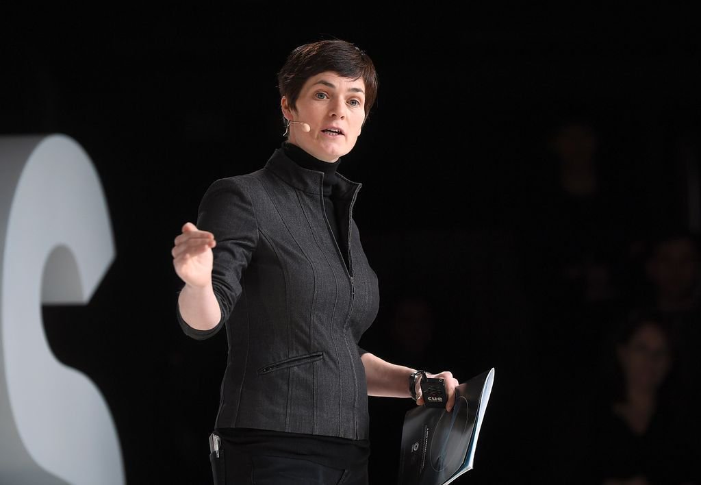 Ellen MacArthur Foundation (@circulareconomy) on Twitter photo "The fashion industry is about beauty. But is it really beautiful if 73% of 53 million tonnes of garments produced end up in landfill or incinerated, is that a beautiful system?" <a href="/ellenmacarthur/">Ellen MacArthur</a> addressed <a href="/BoF/">The Business of Fashion</a>'s #BoFVoices in November. bit.ly/2IEh9OS "The fashion industry is about beauty. But is it really beautiful if 73% of 53 million tonnes of garments produced end up in landfill or incinerated, is that a beautiful system?" <a href="/ellenmacarthur/">Ellen MacArthur</a> addressed <a href="/BoF/">The Business of Fashion</a>'s #BoFVoices in November. bit.ly/2IEh9OS