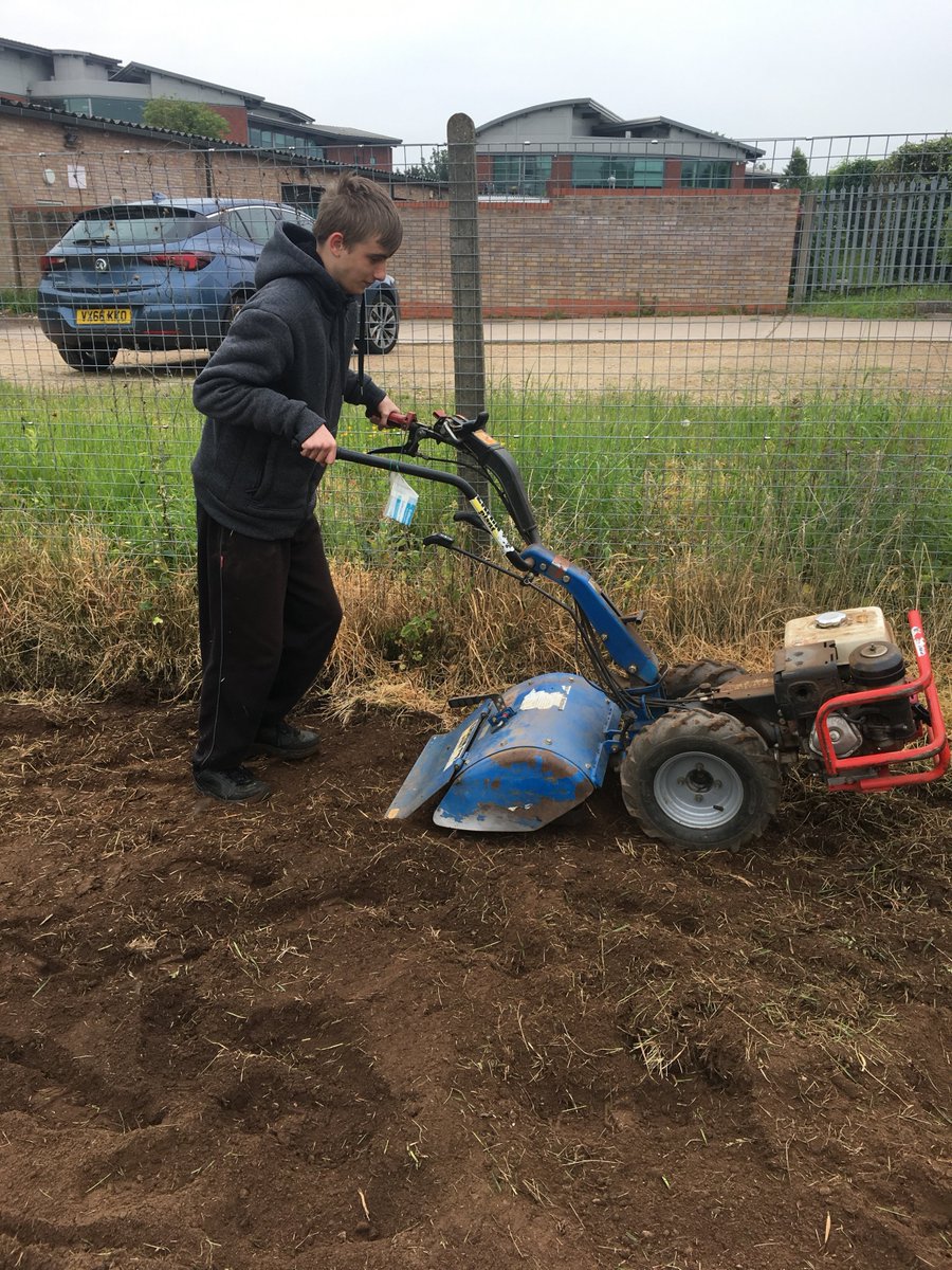 AspireAcadWorcs's tweet photo. Our KS4 Horticulture group have been working hard on our allotment this afternoon #rotavating #strimming #pruning - getting the plot ready for a busy summer period #APFree @CEC_Worcs @CEC_Matt https://t.co/xf7Knx0Wsj