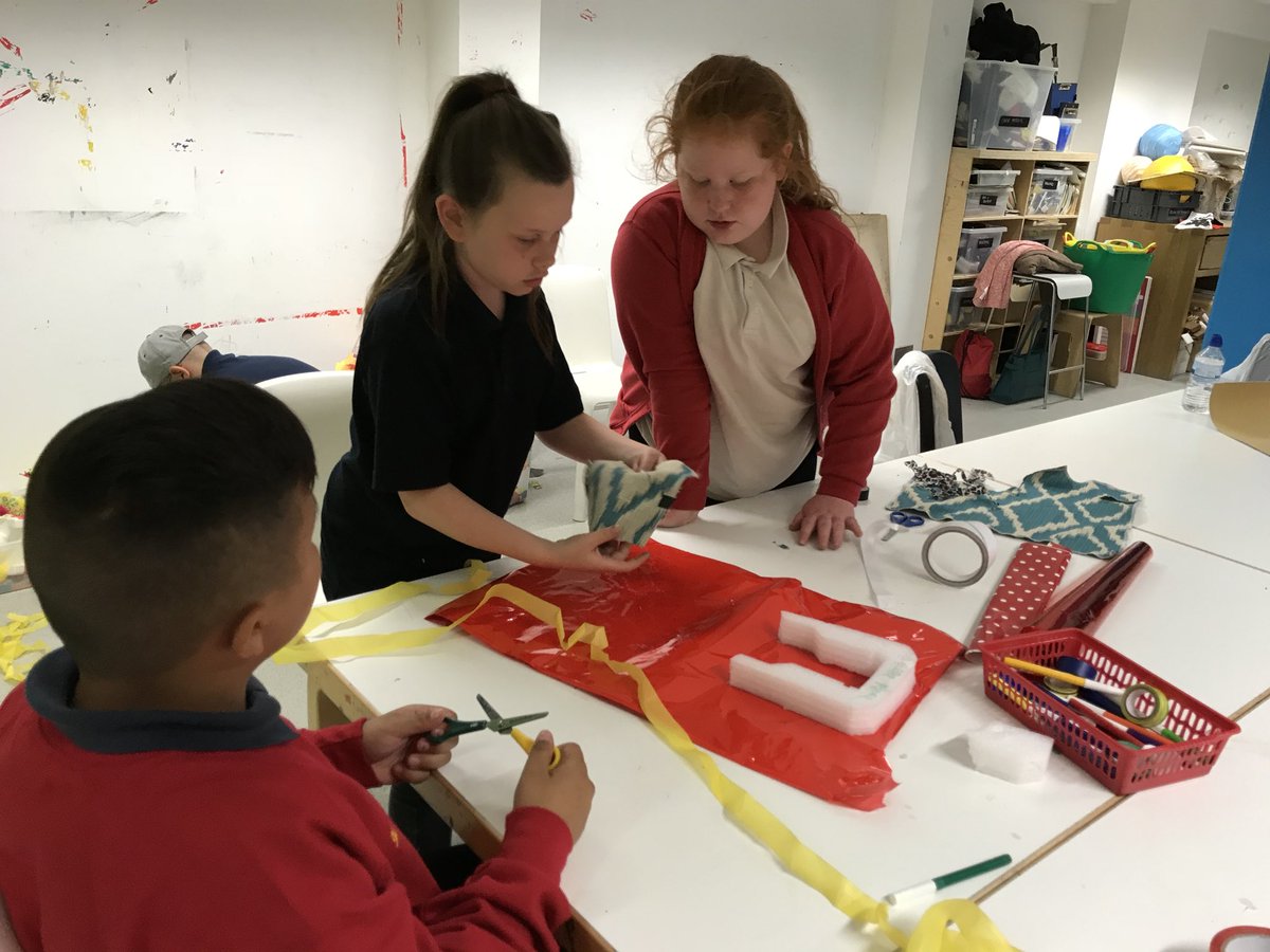 HollyStevens_'s tweet photo. Playing Pictionary but junk-modelling style! Class 13 are so engaged! They’re having such a great time! @balticmill  @SMemorial https://t.co/1XRCo6HtZs