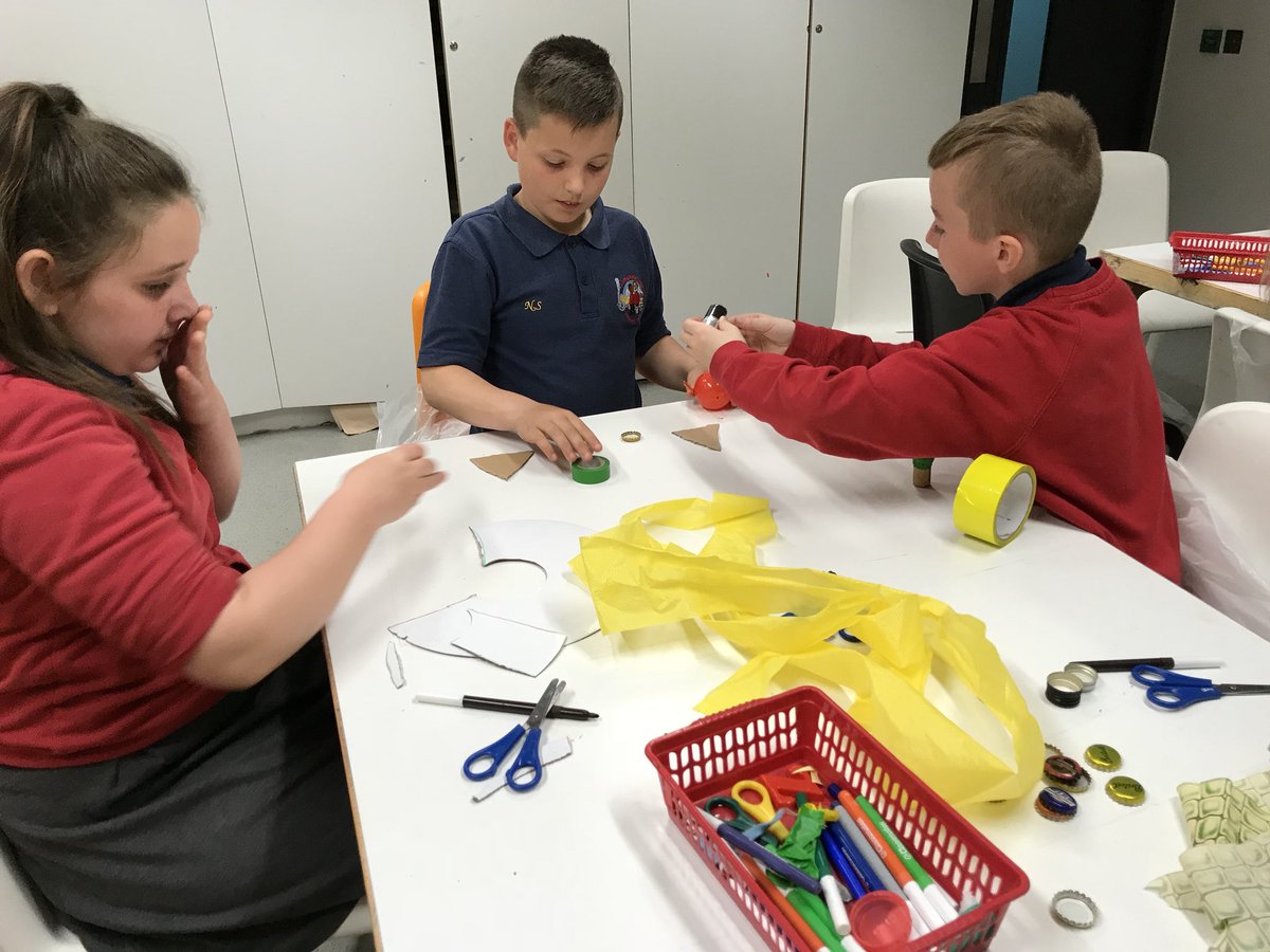HollyStevens_'s tweet photo. Playing Pictionary but junk-modelling style! Class 13 are so engaged! They’re having such a great time! @balticmill  @SMemorial https://t.co/1XRCo6HtZs