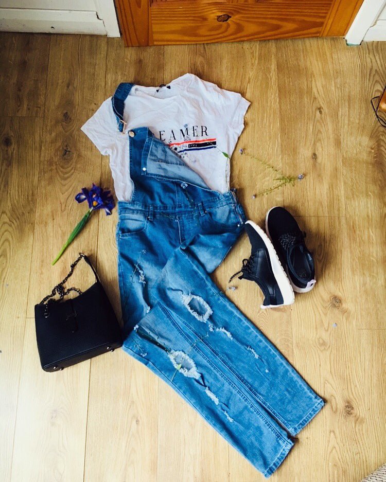 NKatuka's tweet photo. New blog post up now
Smile because you can😌
•
•
• #newblogalert#she-in#boohoofashion #makeup #lifestyleblogger #bloggerlife #casualstyle #sicklecellwarrior #braidgang #letthesunshinein #letsummerbegin #bringonthesunshine #bringontheheat #bringons https://t.co/NzoVT2TFEa