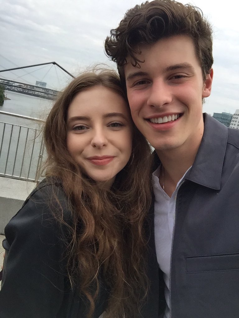 MendesNotified's tweet photo. Shawn in Germany this morning looking like a whole ass boyfriend jesus 💓 https://t.co/baA87tDkZh