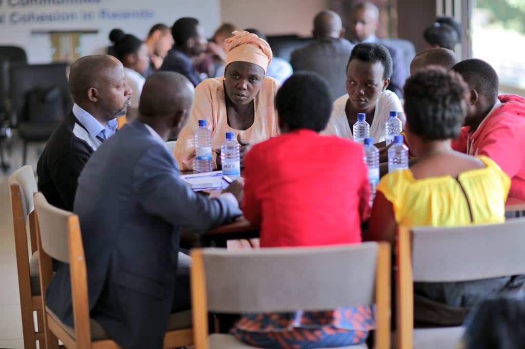 This dialogue is organised under Healing Our Communities Program, implemented by @KarunaCenter <a href="/Aegis_Trust/">Aegis Trust</a> <a href="/IRDP_Rwanda/">IRDP</a> &amp;HROC to promote social cohesion in #Rwanda through #peacebuilding dialogues &amp; activities