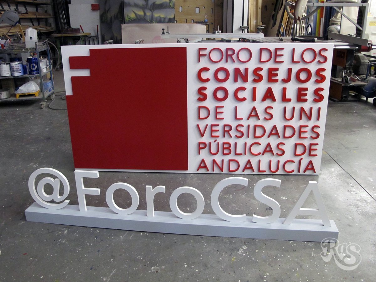 RasEscenografia's tweet photo. Y para ir terminando la semana os mostramos los dos rótulos contruidos en nuestro taller para el Foro #Inviertlab, celebrado hoy en la @unisevilla con @ForoCSA @CSocialUCA https://t.co/cDVM7XjdPT