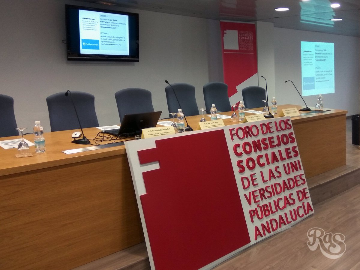 RasEscenografia's tweet photo. Y para ir terminando la semana os mostramos los dos rótulos contruidos en nuestro taller para el Foro #Inviertlab, celebrado hoy en la @unisevilla con @ForoCSA @CSocialUCA https://t.co/cDVM7XjdPT