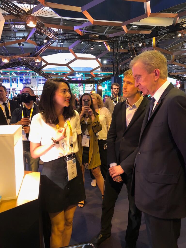 FlorentLonga's tweet image. Bernard Arnault CEO et Ian Rogers CDO @LVMH découvrent la #lumière #naturelle @ECHYcontact. Merci pour votre visite et votre écoute #LVMHTech #VivaTech