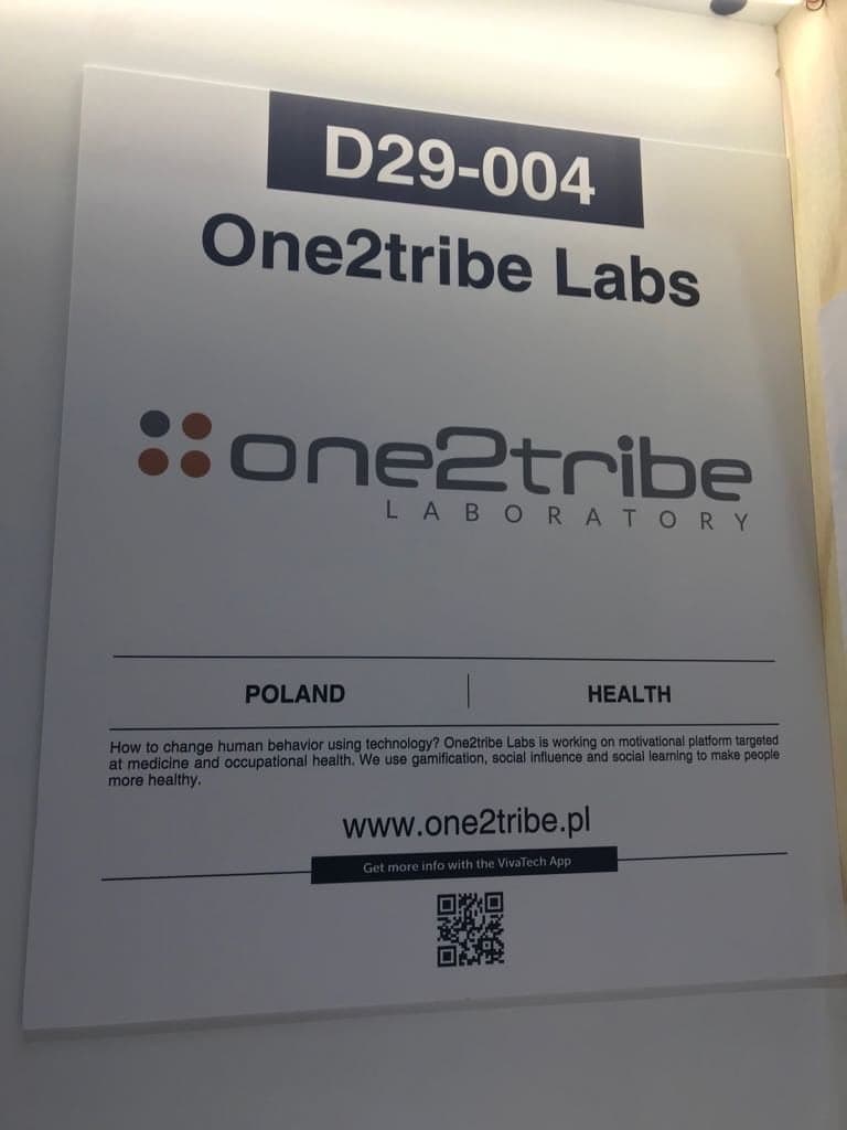 SanofiPolska's tweet photo. W strefie #TechForHealth Lab @Sanofi prezentuje się https://t.co/XgL06jhvTL. polski #startup #One2Tribe. Zespół pod kierownictwem Wojciecha Ozimka, Prezesa Zarządu firmy, odpowiada na liczne pytania gości z całego świata! :) #VivaTech2018 @Sanofi #innowacje https://t.co/w03RdPTv48