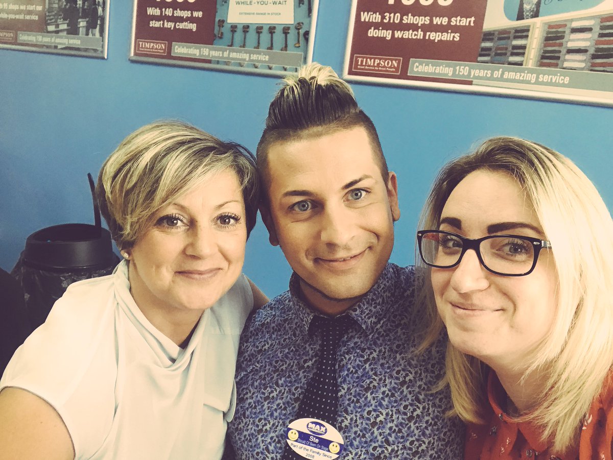 rentonj7's tweet photo. Mobile managers course in Halesowen! #training #newideas #team @SueBurden4 @fellows555 @Stephen82939479 @MichelleHorsem1 @mattboyracer #excitingforourmobiles #maxfam #dimples #lookatthosecheeks https://t.co/GCtcUzl0sS