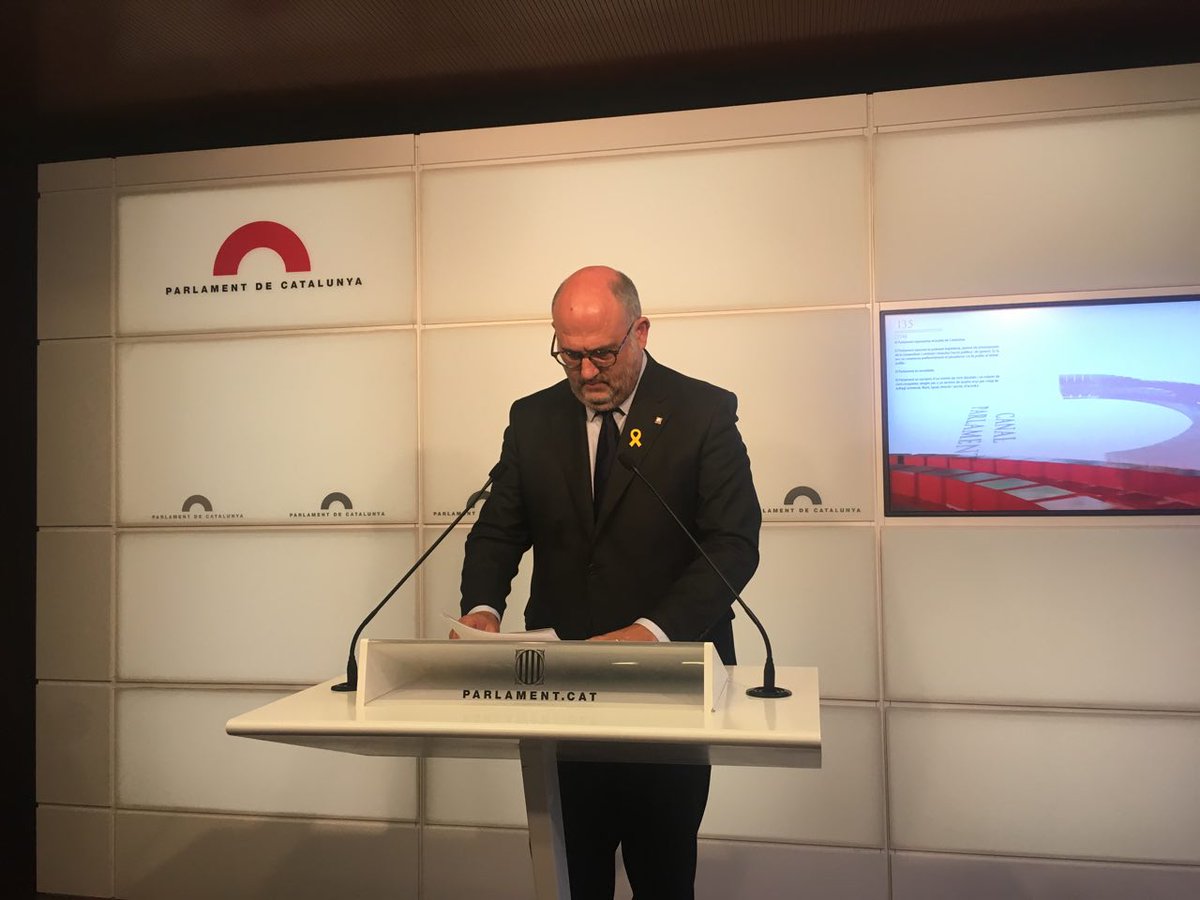JuntsXCat's tweet photo. ▶️ @PujolBonell: "A nivell polític, institucional i judicial, l'Estat espanyol és un estat en fallida. En un país decent, el govern ja hauria plegat. Avui afegim una nova petició a M. Rajoy, a quina hora es presenta la dimissió de tot el govern d'Espanya en bloc?" https://t.co/1pQ8nGBGv0