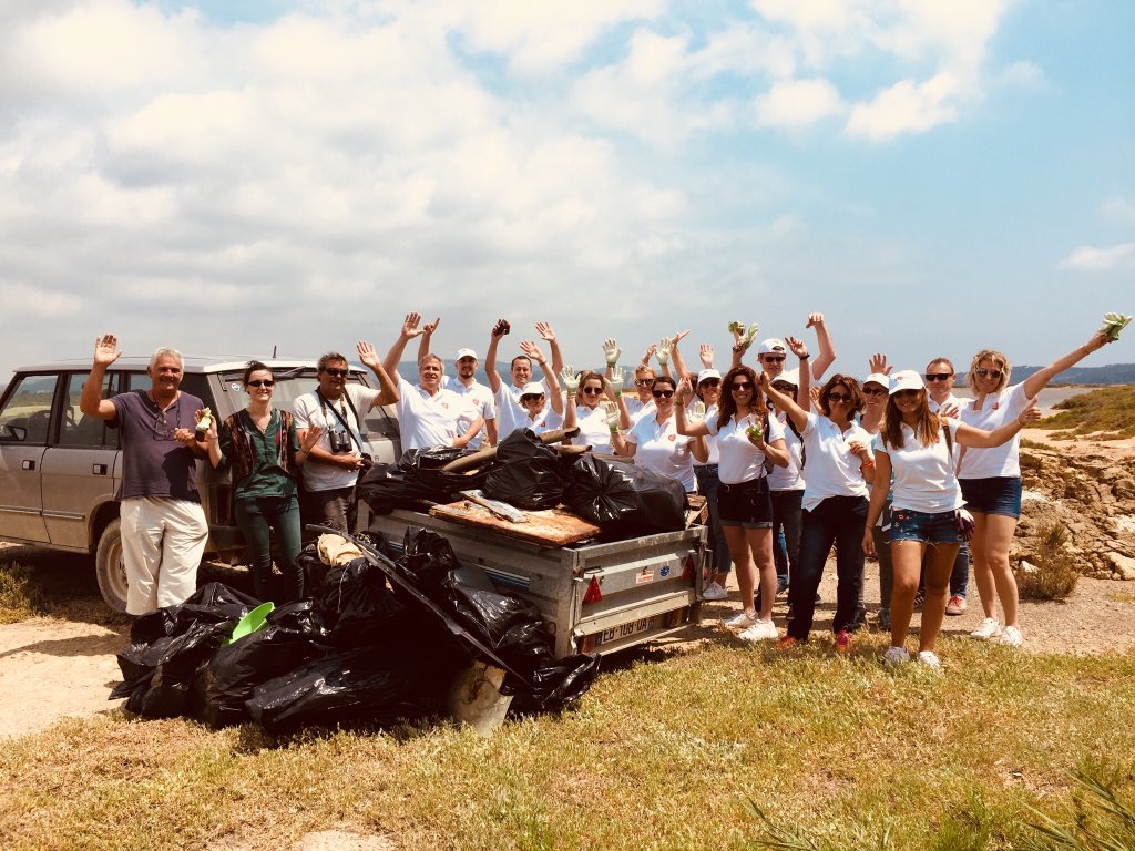 _julianvicente's tweet photo. Journée #solidaire à la @CaissepargneLR avec nettoyage des anciens salins de Campignol à Gruissan #utile #sdls2018 https://t.co/pBpyV4aMSx