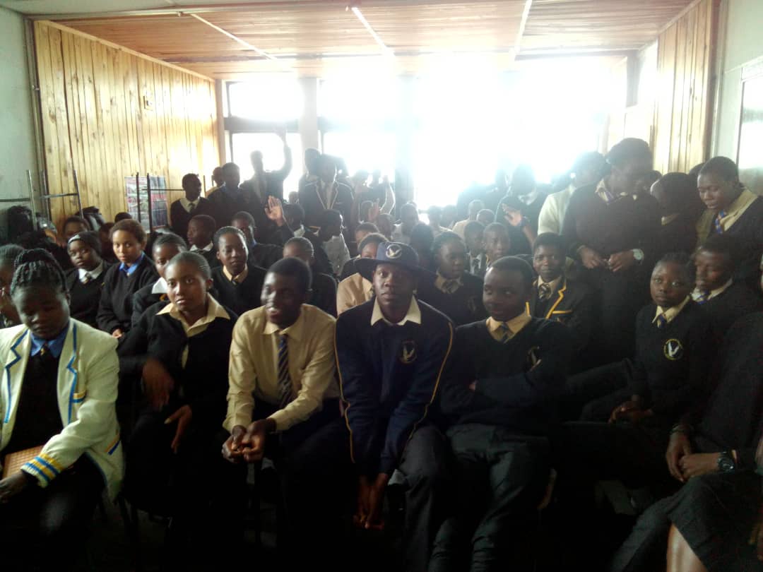 nkabazwe's tweet photo. #GoInspect exercise by Gweru #LNYBYouthVoterClub under @NAYOZimbabwe at Herentals College - encouraging students to (1) go register to vote, & (2) inspect the voter's roll 2 ensure that details dat hv bn captured ar correct so dat ey ar able 2 vote.
#GoInspect #LeaveNoYouthBehind https://t.co/TqVknQ0650