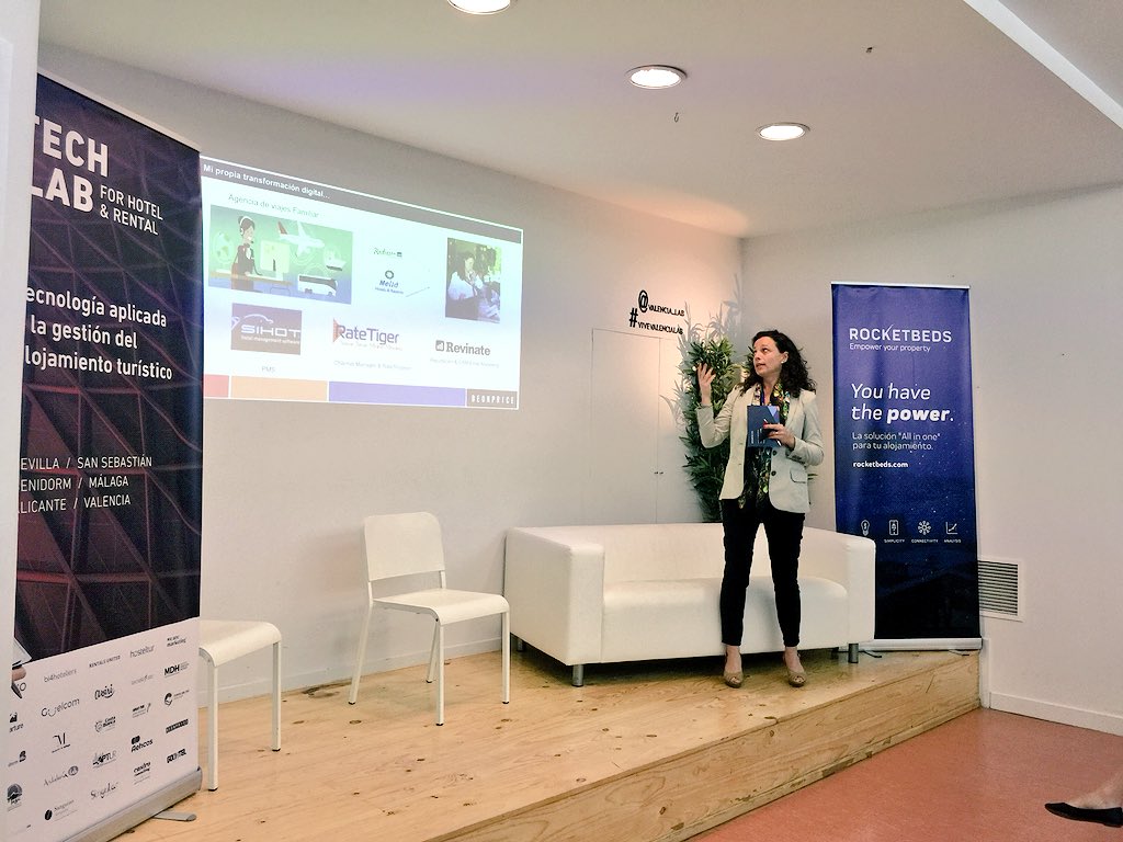 Techlabtravel's tweet image. Cristina Hernández de @beonprice explicando la metodología de trabajo y las herramientas que brindan la posibilidad de consolidar datos entre equipos de trabajo.