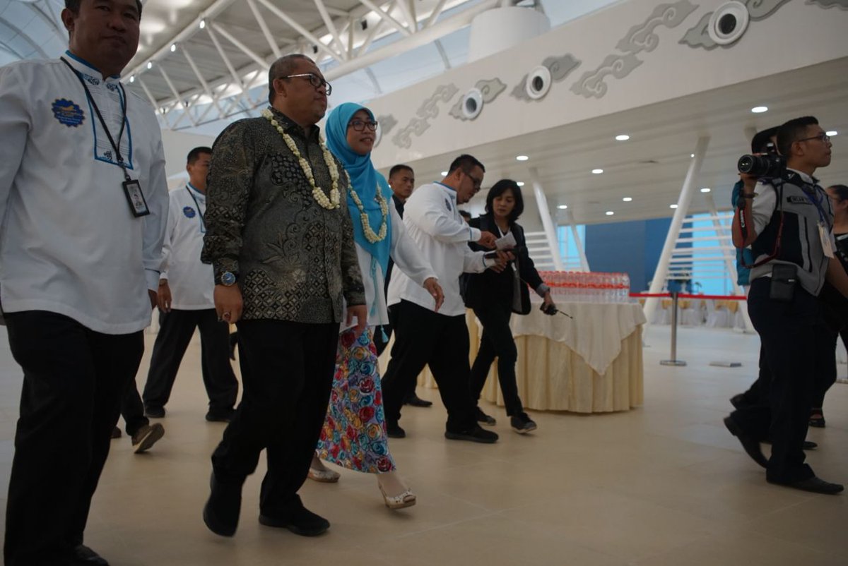 INJairports's tweet image. Pendaratan perdana di bandara Kertajati terselenggara dengan lancar dan sukses. Sore ini diselenggarakan kegiatan syukuran yang dihadiri oleh Gubernur Jawa Barat sebagai wujud apresiasi dan wujud syukur. Salah satu kegiatan yg dilaksanakan adalah berbuka bersama.