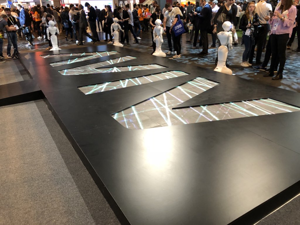 Premier jour de #VivaTech et nos zèbres 🦓 sont déjà là pour faire des repérages 🕵️‍♂️🕵️‍♀️ 
Samedi on vous attend sur notre stand avec nos partenaires @GroupeRATP pour vous parler d'#orientation #RATPLovesStartup