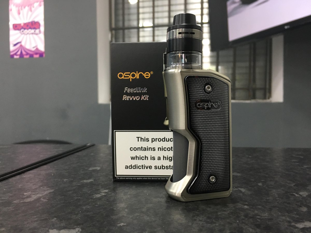 VapeworldOldham's tweet photo. Aspire feedlink revvo kit single 18650 battery perfect for any user #aspire #revvo #feedlink #flavour #flavourchasing #revvotank https://t.co/thk7KWxmlz