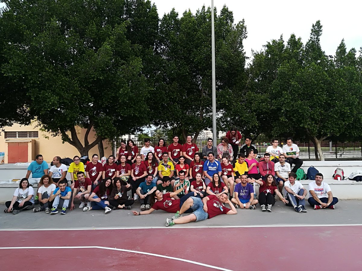 IESVictoriaKent's tweet photo. 1º de TAPSD junto con la colaboración del alumnado de Organización Doméstica llevan a cabo una jornada lúdico deportiva para Deportes sin Adjetivos. Una buena experiencia de inclusión. https://t.co/sgLERFGAh5