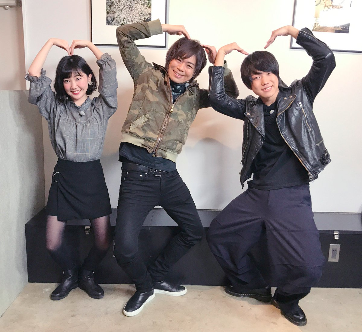 浪川大輔のメンドーみてやる 公式 2 元気が出るポーズ を皆様にも 番組内で浪川さんとゲストの諸星すみれさん 吉永拓斗さんとで 元気が出るポーズ を撮影させていただきました 皆様にも届け元気 というわけで 思い出の写真を公開です 浪川大輔のメンドーみてやる 公式 2 元気が出るポーズ を皆様にも 番組内で浪川さんとゲストの諸星すみれさん 吉永拓斗さんとで 元気が出るポーズ を撮影させていただきました 皆様にも届け元気 というわけで 思い出の写真を公開です