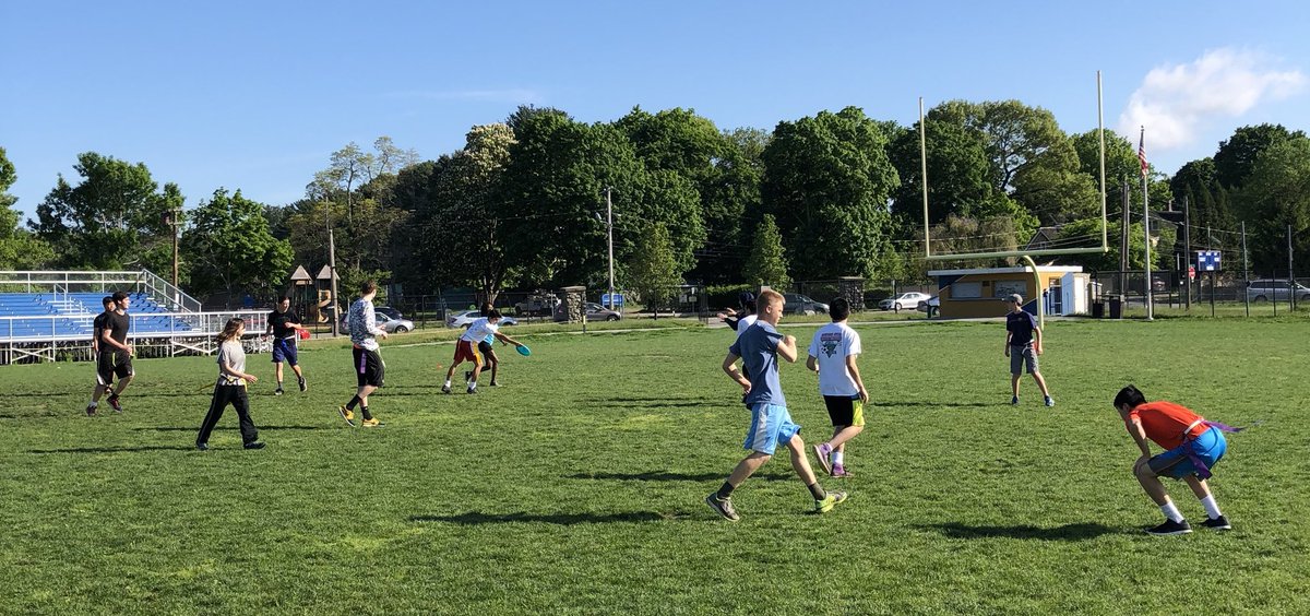 LexHS_PE's tweet photo. Beautiful day for some ultimate frisbee #Physed #healthymind #healthybody https://t.co/YdFMLGnsBb