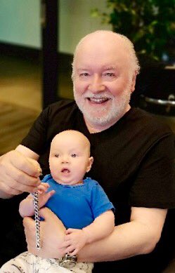 TV2KjellArne's tweet photo. RESERVE-BESTEFAR... Øvelse gjør mester... Prøver meg som reserve-bestefar for lille #Wilmer (3 mnd) , sønn av mine gode #venner #Mauline & #Jocke. #baby #bestefar https://t.co/PCz9MeSgAN