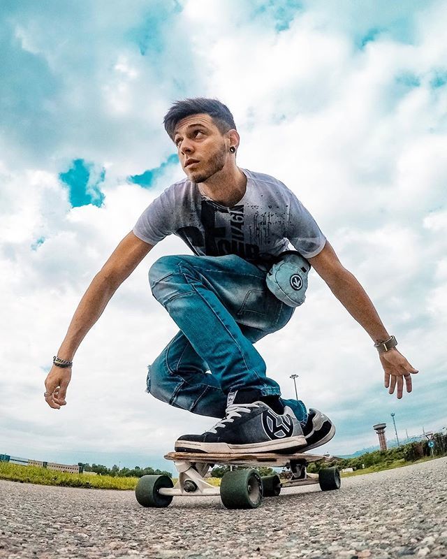 iaco48's tweet photo. Oggi Jacopo ha scelto di uscire in longskate e muoversi “green” 🍀
...
Mai senza il suo CAZZARUL® Denim ↘️
...
Gia provato in longboard?
Fateci sapere nei commenti 😉
...
@jacopoiovine 
#cazzaruldenim https://t.co/ANPwYCmAmH https://t.co/o2Be1eMi13