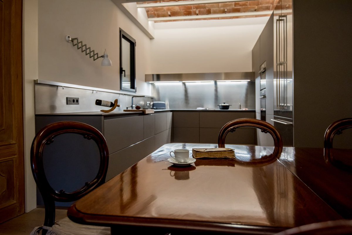 TPBtech's tweet image. TPB tech en nuevo proyecto de Arclinea Barcelona.💫💫💫💫💫💫💫
La encimera tecnológica TPB tech del S.XXI perfectamente integrada estética y funcional en una finca de principios S.XX del centro de Barcelona.
📸Kris Moya Studio   #tpbtech #arclineabarcelona