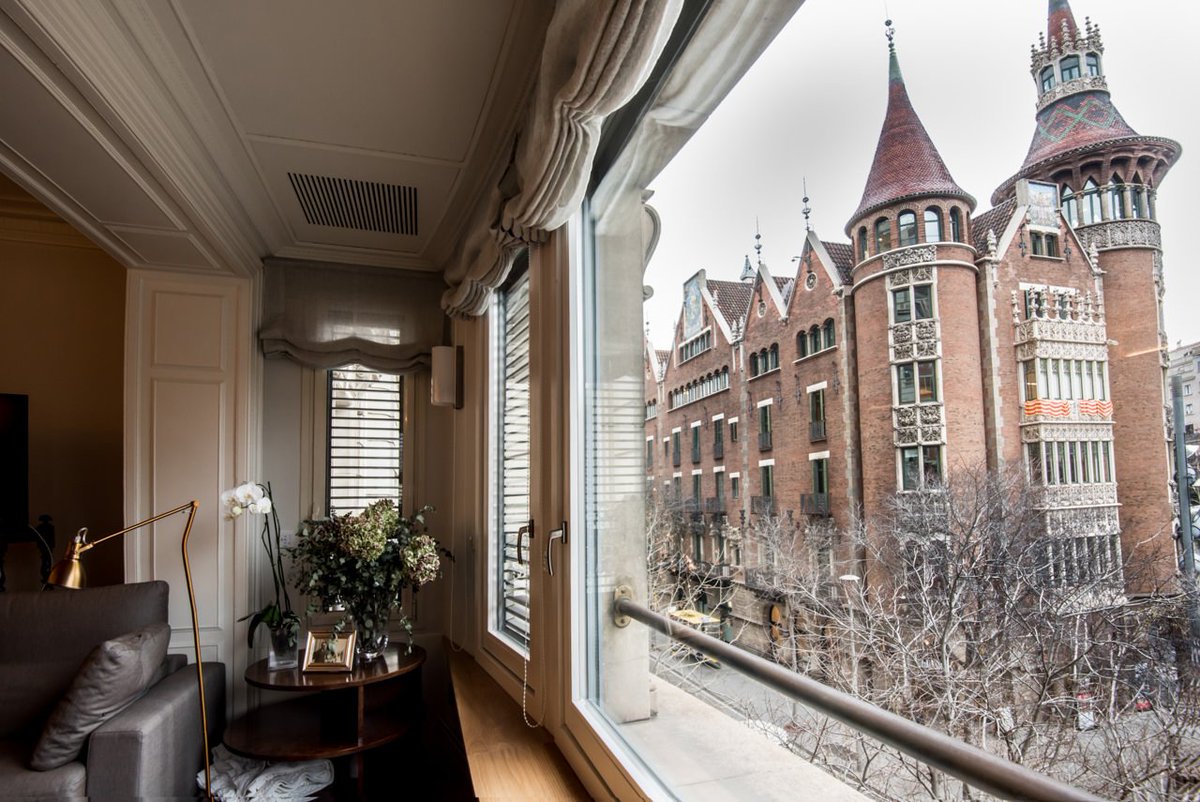 TPBtech's tweet image. TPB tech en nuevo proyecto de Arclinea Barcelona.💫💫💫💫💫💫💫
La encimera tecnológica TPB tech del S.XXI perfectamente integrada estética y funcional en una finca de principios S.XX del centro de Barcelona.
📸Kris Moya Studio   #tpbtech #arclineabarcelona