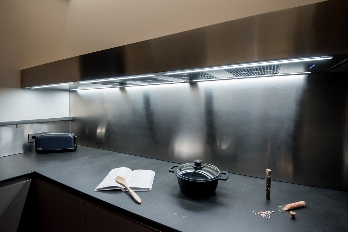 TPBtech's tweet image. TPB tech en nuevo proyecto de Arclinea Barcelona.💫💫💫💫💫💫💫
La encimera tecnológica TPB tech del S.XXI perfectamente integrada estética y funcional en una finca de principios S.XX del centro de Barcelona.
📸Kris Moya Studio   #tpbtech #arclineabarcelona