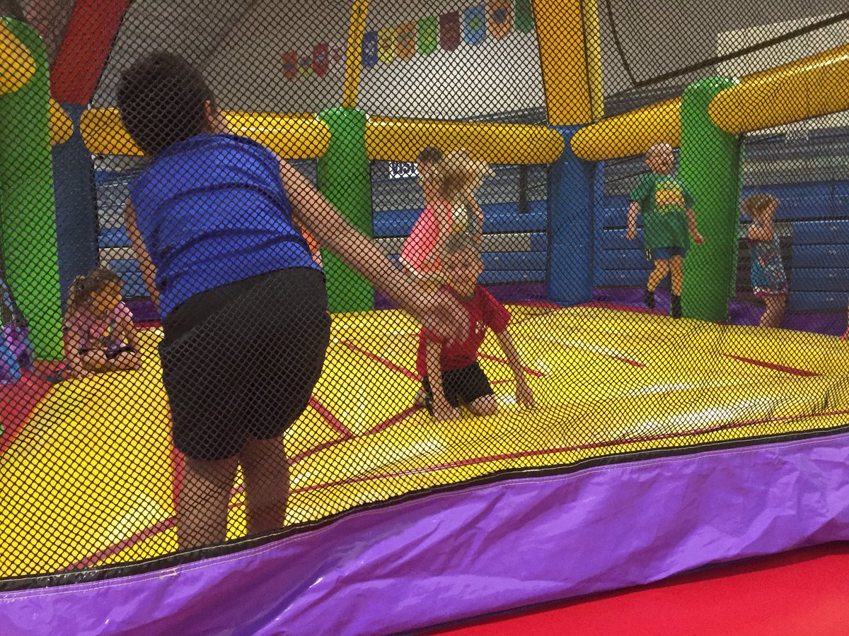 ptaylor_tesfan's tweet photo. Field Day fun has started! #amazingPTO https://t.co/BzKcVVPAM9
