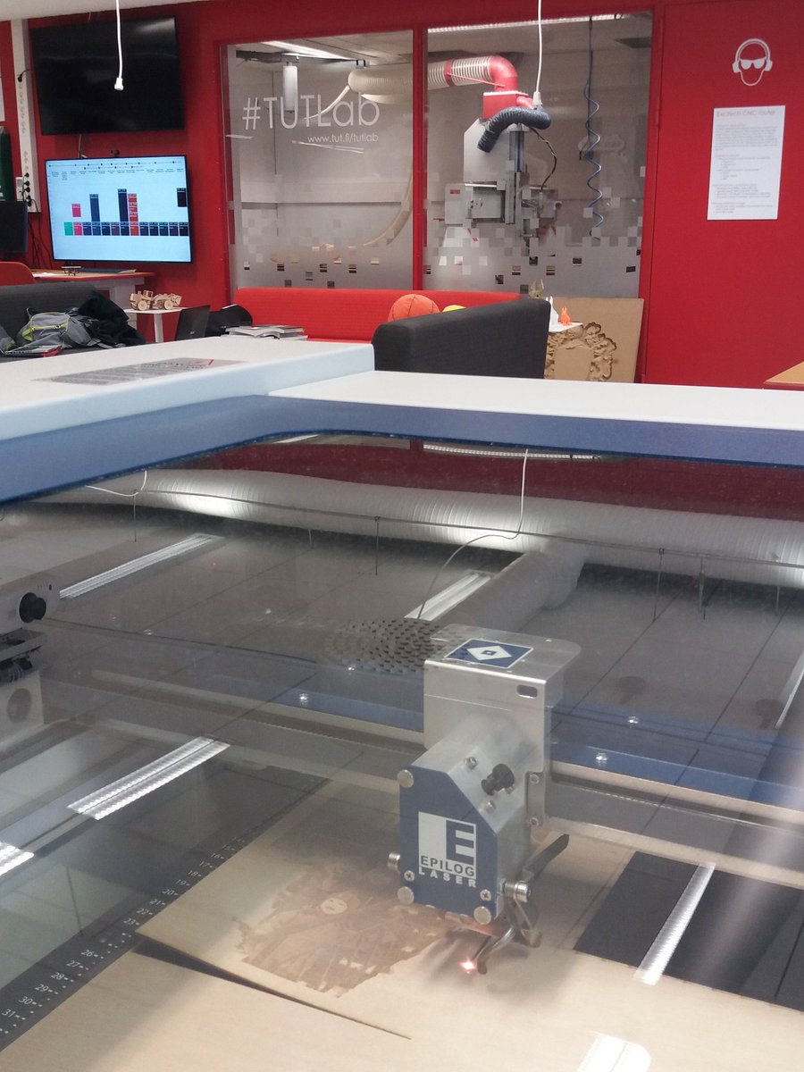 essiisohanni's tweet image. Askartelua #laserleikkuri&apos;lla #TUTLab&apos;issa @TampereUniTech #pähee #onnittelukortti