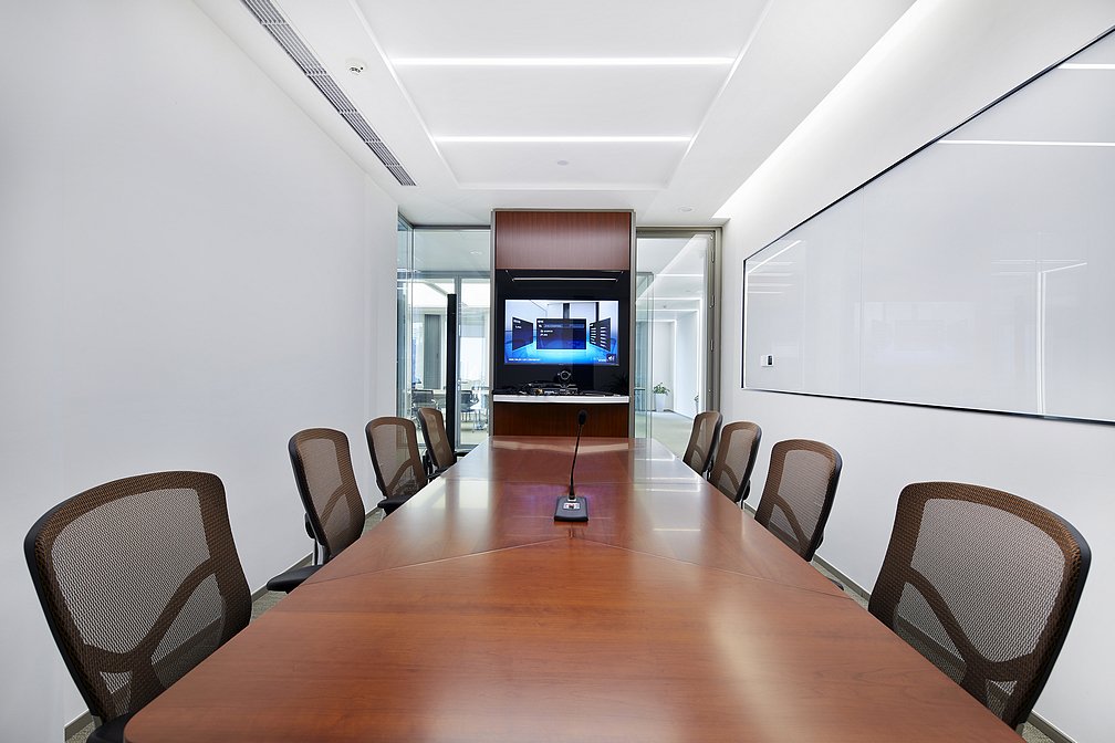 ClestraGroup's tweet photo. Here is the proof how Clestra is integrating different kind of elements in her partitions. Multiple TVs, lights among partitions, different king of cladding.
Enjoy this splendid project realized by our chinese team. https://t.co/GlFos1FP01