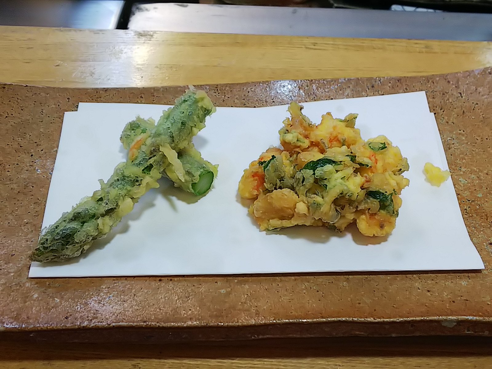 ট ইট র せーぱん アトリエせーぱん 平日だけど贅沢してみた 目の前で揚げてくれる天ぷら屋さん 水戸の 瀧口 天麩羅定食 松 2 400円 熱々サクサクでプリプリです 美味しいやつは塩がオススメ ট ইট র せーぱん アトリエせーぱん 平日だけど贅沢してみた 目の前で揚げてくれる天ぷら屋さん 水戸の 瀧口 天麩羅定食 松 2 400円 熱々サクサクでプリプリです 美味しいやつは塩がオススメ