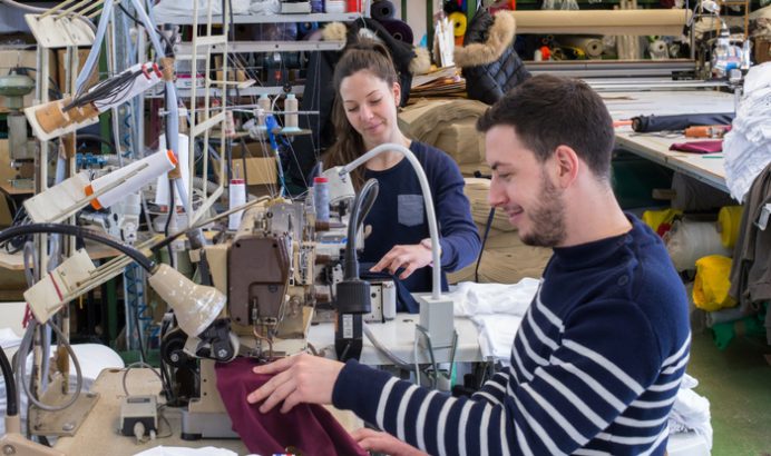 🇫🇷🍃 Les coulisses de la fabrication du t-shirt #MadeinFrance &amp; #Bio , c'est sur <a href="/mariefrancemag/">Marie France</a> ! goo.gl/NTUAhz