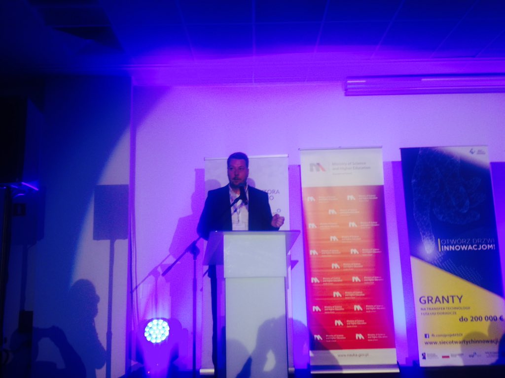 SME4SPACE's tweet photo. Mr. J. Schimplesberger presents @ESO projects opportunities at #FSK2018 organised by @SPACE__PL https://t.co/xwhGZIjlDh