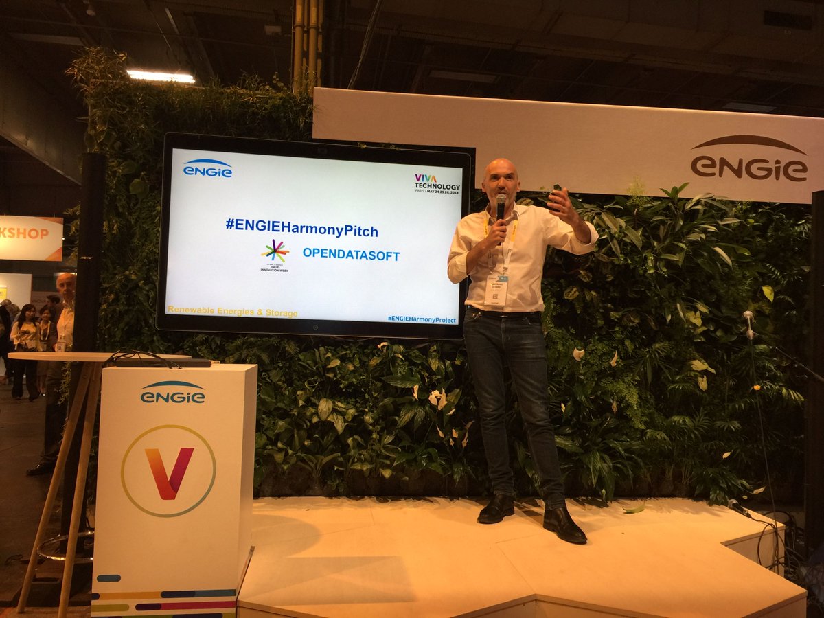 huwise_fr's tweet image. &quot;Si les #data ne circulent pas, les usages n&apos;existent pas !&quot; Sur l&apos;estrade @Engie #VivaTech, @JMLAZARD explique comment #OpenDataSoft facilite l&apos;échange de #données entre opérateurs de la #SmartCity et #collterr pour engager les bonnes prises de décision. #ENGIEHarmonyPitch