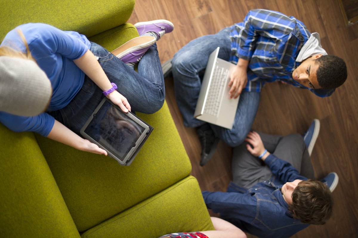 StudentComUK's tweet photo. Give your #students a home from home experience with the #HomeNetwork. Connect up to 25 wireless devices safely and seamlessly in #studentaccommodation. Find out here: https://t.co/FxTmiuGpvF https://t.co/bnvWTgvLJV