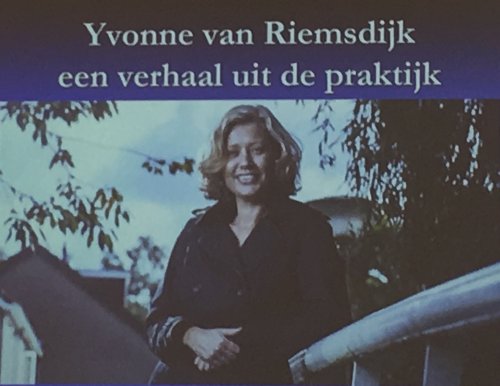 congresjio's tweet photo. Indrukwekkend verhaal van ervaringsdeskundige over hoe een gezinsmentor haar gezin een reddingsboei toewierp. #hechtteam @jio18 @JIMaanpak https://t.co/WWLnMTVhR5