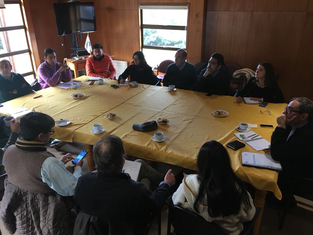Muy buena reunión en <a href="/INFORlosrios/">INFOR Valdivia</a> con nuevo Director ejecutivo, Fernando Raga, recibiendo las inquietudes y necesidades de los gremios. <a href="/AChBiomAG/">AChBiom AG</a> presente por la biomasa, energía local, renovable, sustentable! Esperamos el apoyo de <a href="/INFOR_Minagri/">Instituto Forestal</a>, <a href="/conaf_minagri/">CONAF - Corporación Nacional Forestal</a> y <a href="/MinagriCL/">Ministerio de Agricultura de Chile 🇨🇱</a>