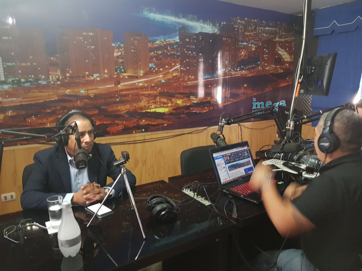 ColchaneChile's tweet photo. @ColchaneChile Javier García Choque, visita @lamegafmiqq  para dar a conocer la inauguración del Primer Juzgado de Policía Local de Colchane https://t.co/4GhkCxeWG9
