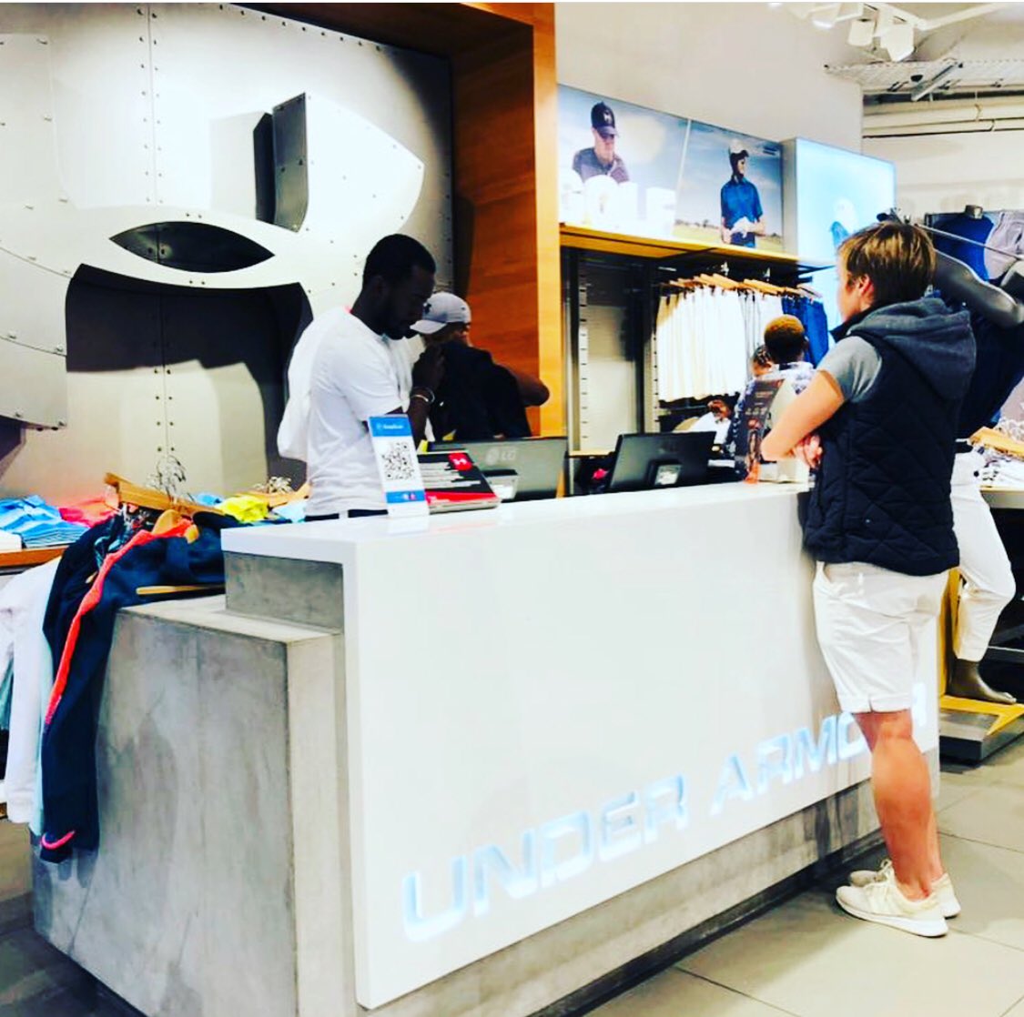 T3GearSA's tweet photo. The girls had a great day out at @underarmourza Menlyn. Kitting themselves out for the next #QuickSticks Mobile Hockey Clinic @20nicolene @3ceal 
💪🏼
💪🏼 
💪🏼
#T3Athlete #T3Sport #T3Hockey #T3 #UnderArmour https://t.co/IPsABN5OtD