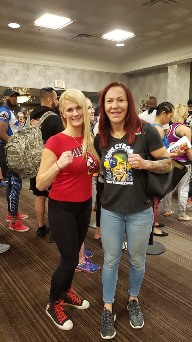 DandoisCindy's tweet photo. Well... let’s hope that by this way we can finally have our division and that one day I can acclompish my dream to fight the best in the game! @criscyborg #massiverespect @ufc @UFC_TUF https://t.co/FBqgLayAYF