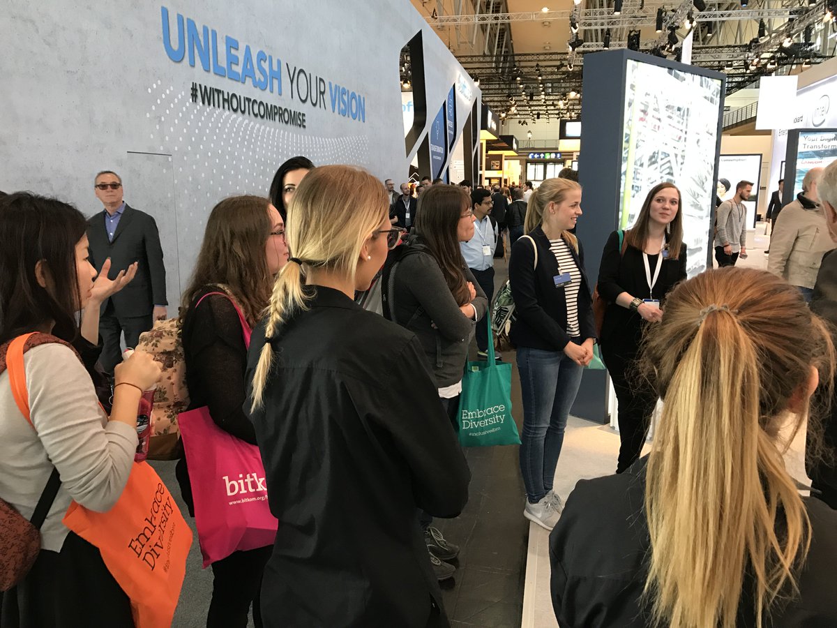 Bitkom_Bildung's tweet photo. Du willst die Zukunftstrends der #IT-Welt live erleben und einen spannenden Tag auf der @cebit mit @IBMDEcareers, @HPE_DE und @MACH_AG verbringen? Melde dich jetzt an zum #Bitkom #Studentinnentag! https://t.co/NU4lT8di9M https://t.co/swsJyiMjrv