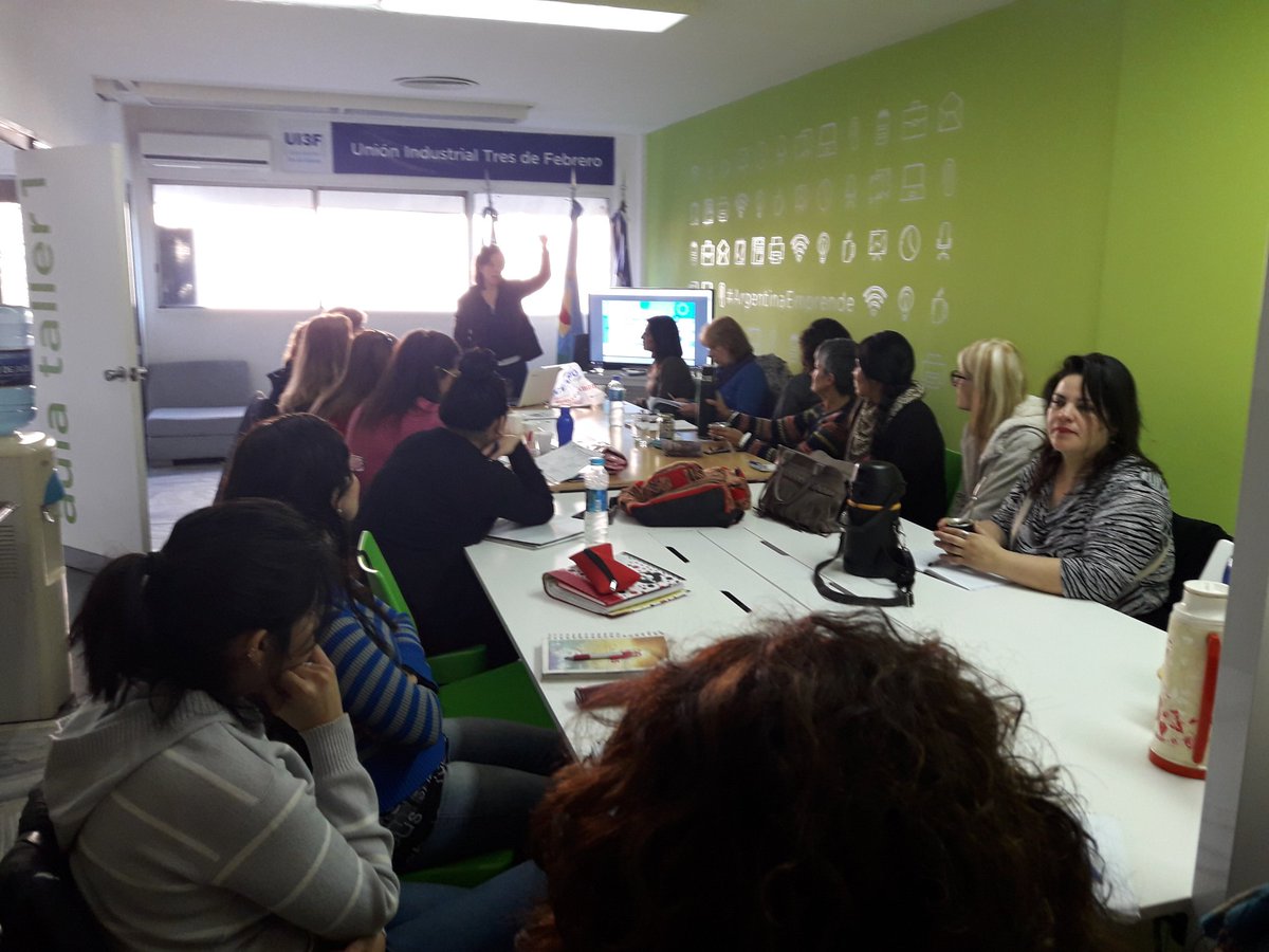 pichmarce's tweet photo. En el #ClubDeEmprendedores3F @Municipalidad3F Taller "Cómo diseñar un buen plan de negocio modulo 2" Academia #ArgentinaEmprende Programa #MujeresQueEmprenden para empoderar a la mujer emprendedora.#3Femprende #3FInnova #ProvBuenosAires @mariuvidal @danyreich @danielavramos https://t.co/TXPjKKYSgR