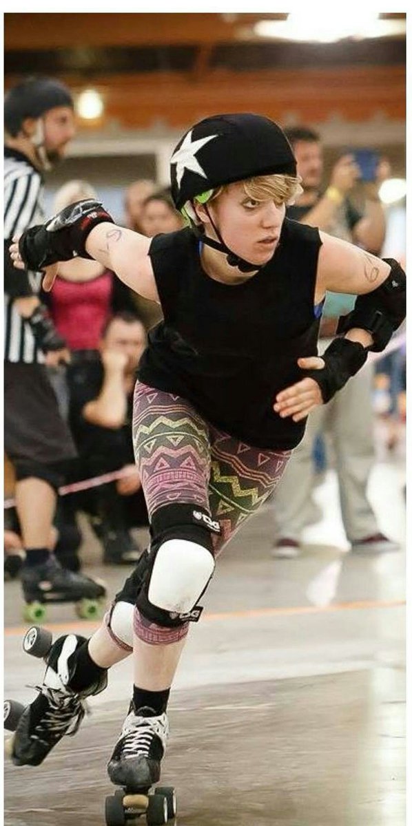 BecycleLyon's tweet photo. Bravo à notre coursière Hannah qui fini championne de nationale 2 de #rollerderby et qui va tutoyer l'élite en N1 l'année prochaine !
#messlife #coursiereVélo #coursiereLyon #izi #oklm #becycleTeam https://t.co/YgZZXolbH8
