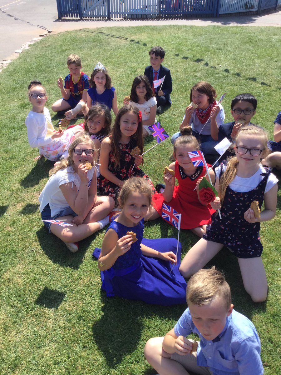 Y4MapleClass's tweet photo. We have had a fantastic day celebrating the royal wedding! 💍👰🏻 https://t.co/LEAmUOV6C8