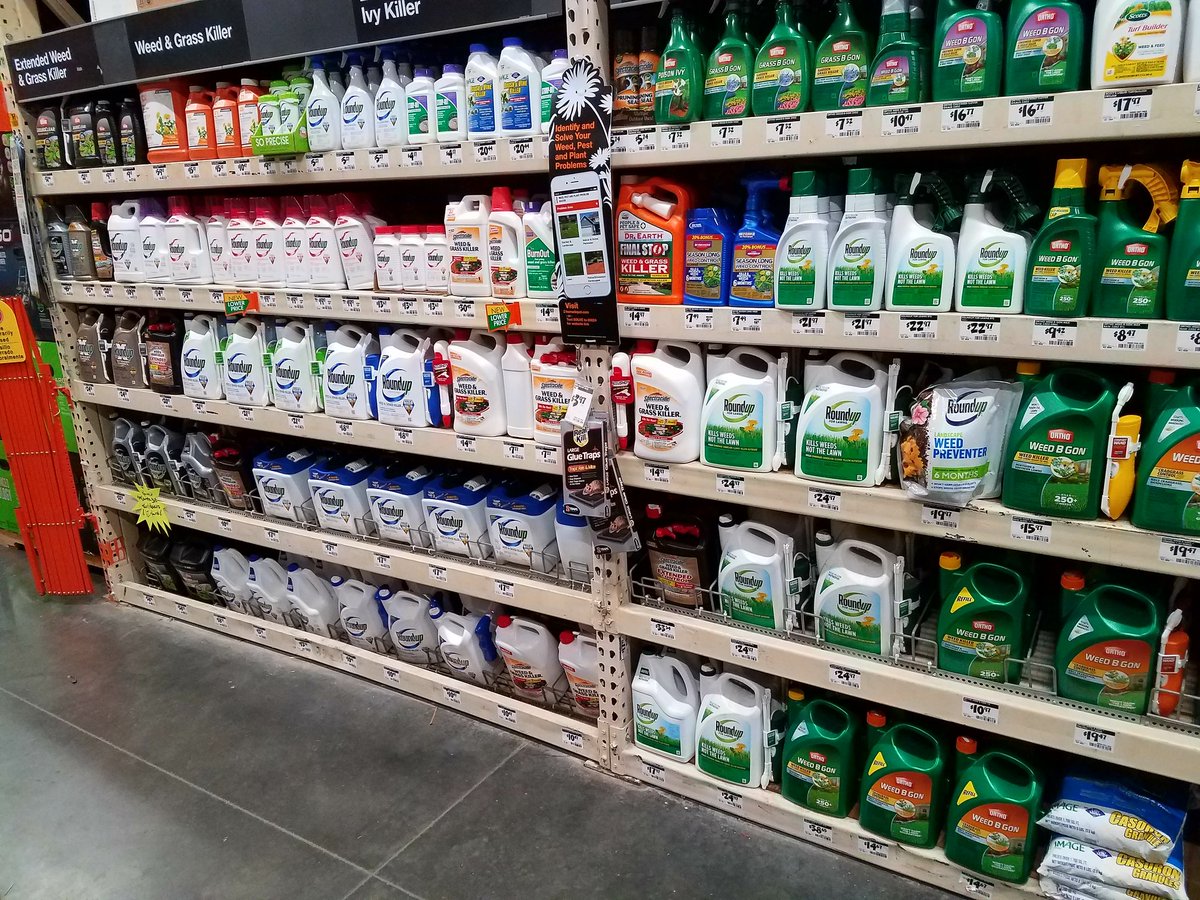 MughalLuq's tweet photo. Taking advantage of the rain to do a little packdown. 1 bail and 5 pallets of chemicals later... #FridayNight #DreamTeam4413 #CardboardChallenge @cmillshomedepot @SmittyHD4413 @michaelmolteni @Alvarez2Joe https://t.co/s2nslKa5rh