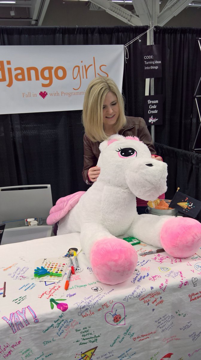 zooba's tweet image. .@DynamicWebPaige making friends with the #DjangoPony 💖 #PyCon #PyCon2018