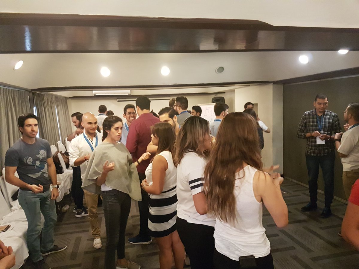 LeonShapers's tweet photo. Terminando la actividad de Auker con Carla Samaniego #Shapingmx18 https://t.co/mLGqz6F8pn