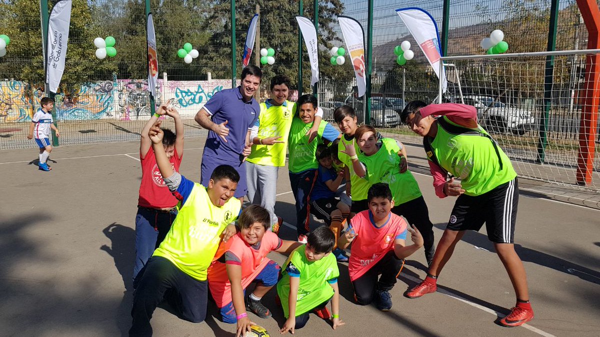 kaelbecerra's tweet photo. Hoy presente en la inauguración del programa "El Partido de mi Barrio" que ejecuta la Fundación Fútbol Más en el sector La Pincoya de Huechuraba utilizando el deporte como una gran herramienta social que genera vínculos en la comunidad ¡Excelente iniciativa! @s_villarrealb https://t.co/fZkeTCf4WR