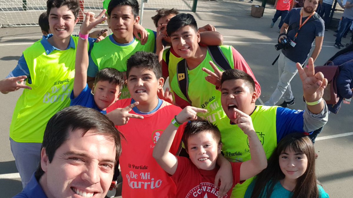 kaelbecerra's tweet photo. Hoy presente en la inauguración del programa "El Partido de mi Barrio" que ejecuta la Fundación Fútbol Más en el sector La Pincoya de Huechuraba utilizando el deporte como una gran herramienta social que genera vínculos en la comunidad ¡Excelente iniciativa! @s_villarrealb https://t.co/fZkeTCf4WR